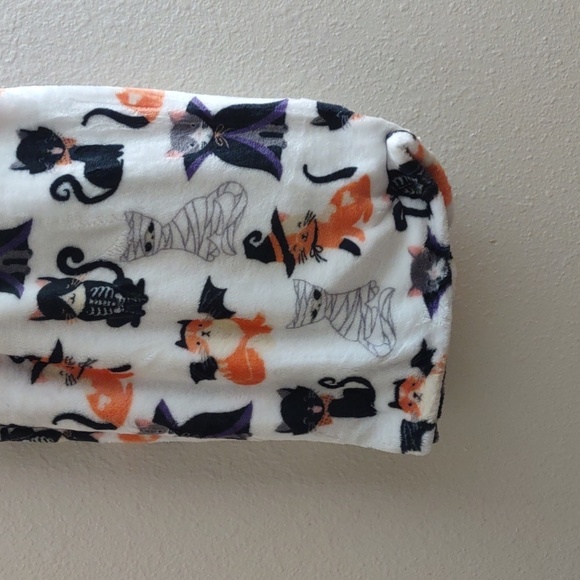 HALLOWEEN Velvet Soft Halloween Throw Blanket with Treat Bag - Picture 4 of 8